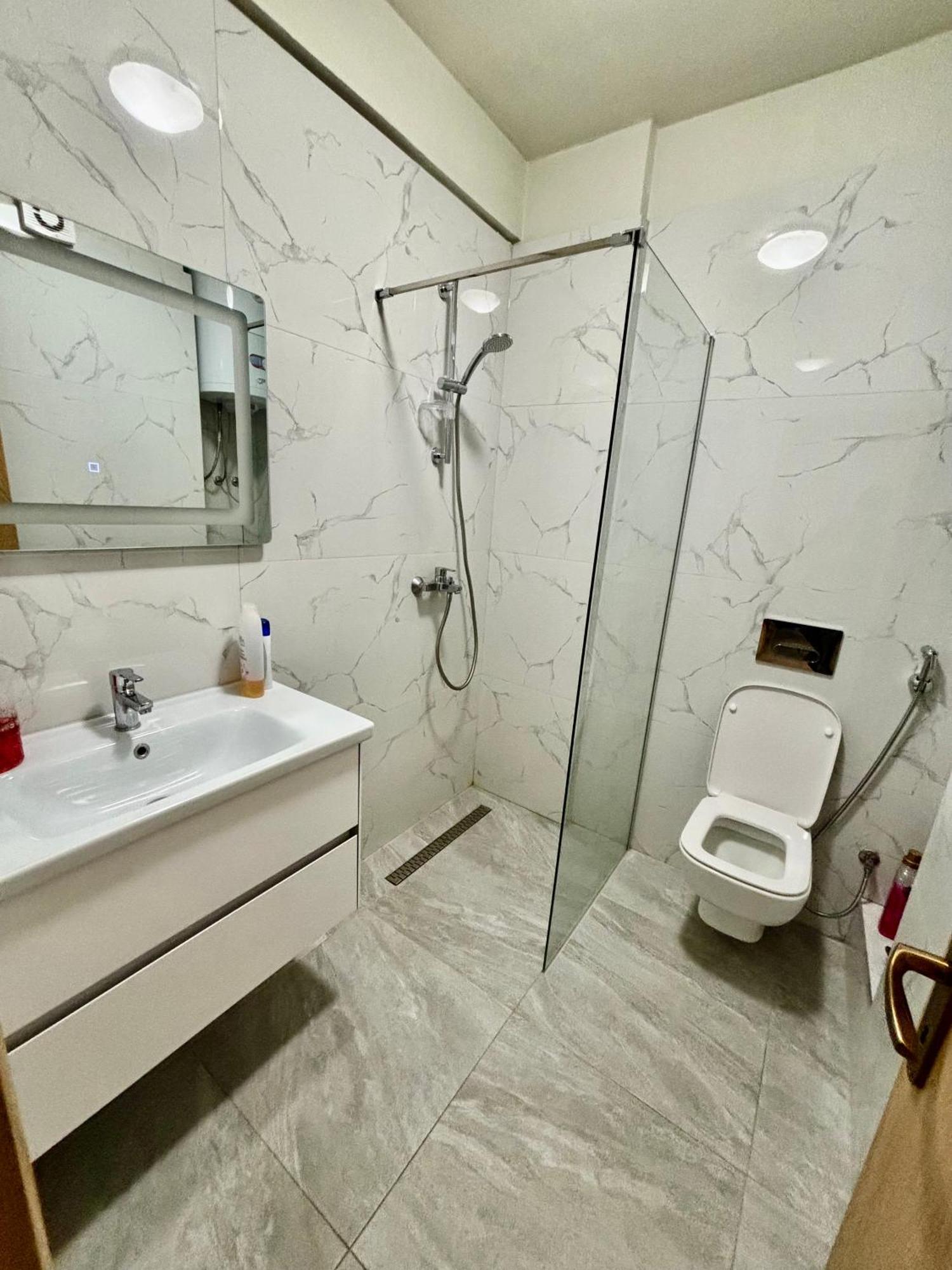 Edi'S Apartament Тирана Экстерьер фото