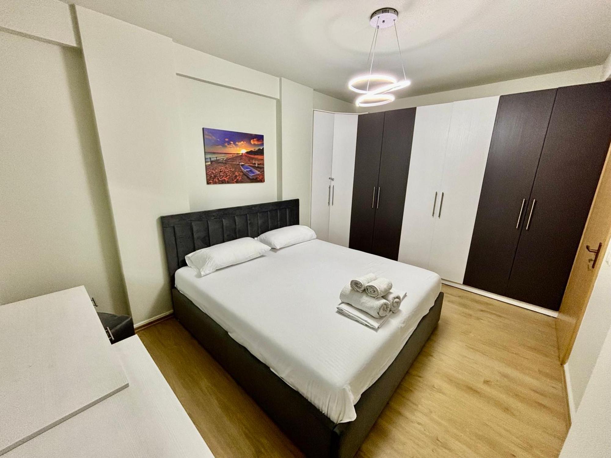 Edi'S Apartament Тирана Экстерьер фото