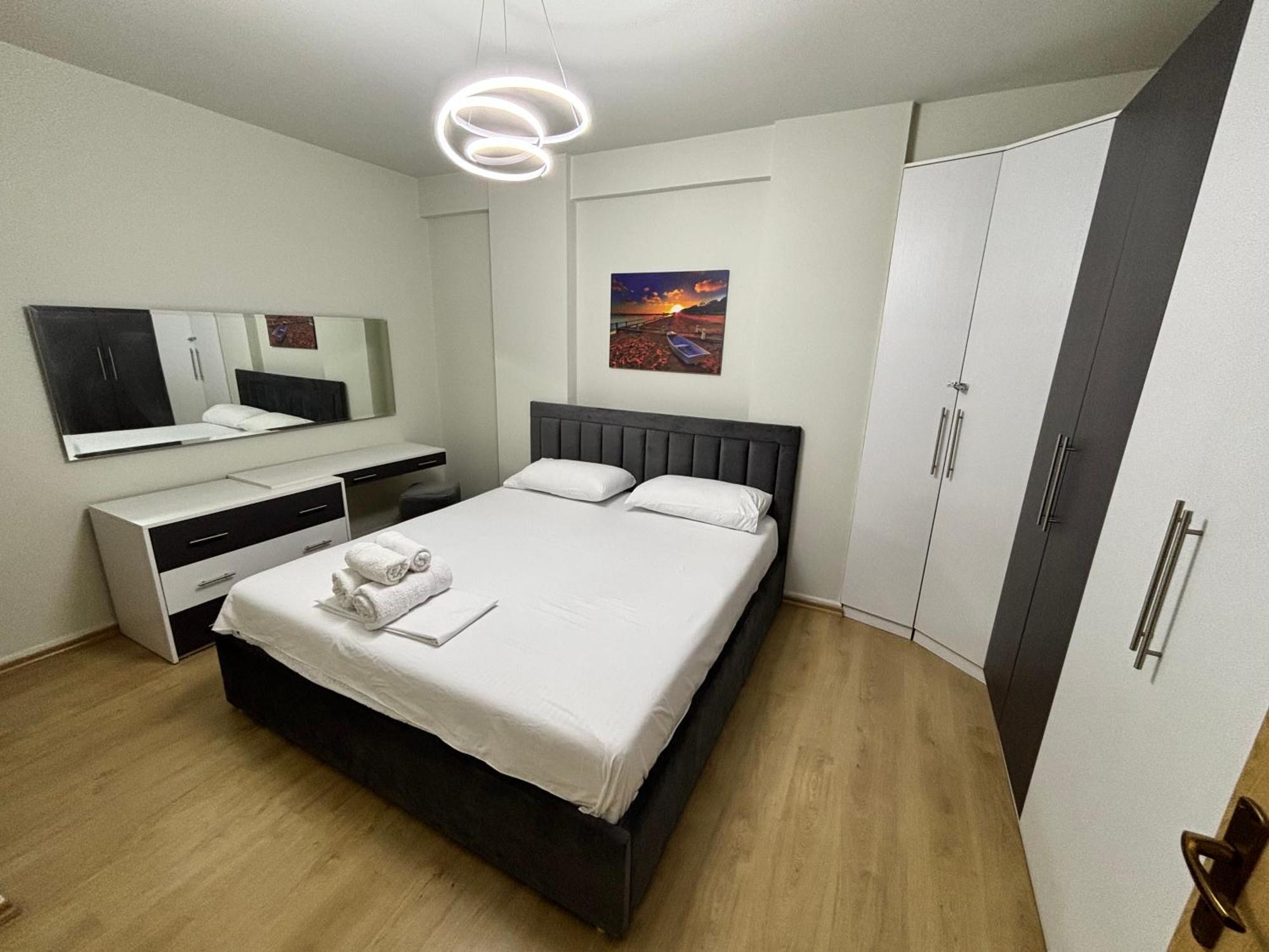 Edi'S Apartament Тирана Экстерьер фото
