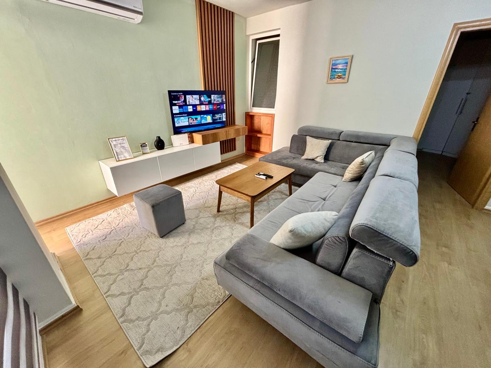 Edi'S Apartament Тирана Экстерьер фото