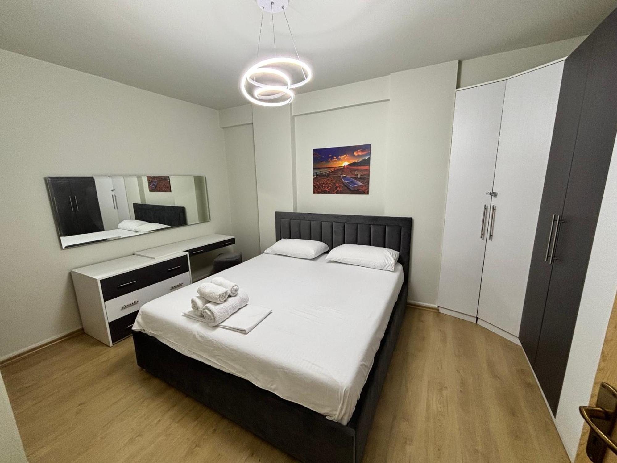 Edi'S Apartament Тирана Экстерьер фото