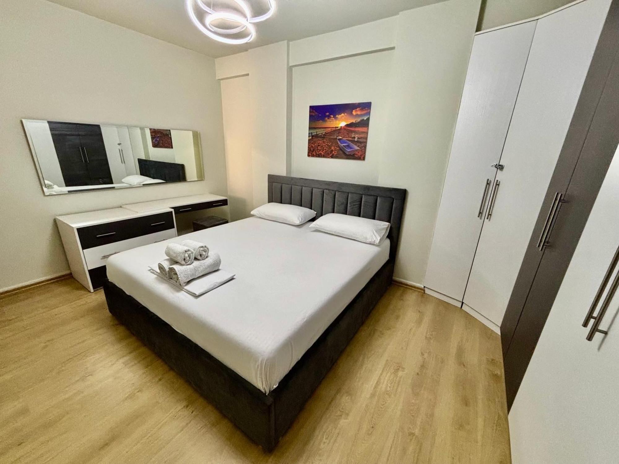 Edi'S Apartament Тирана Экстерьер фото