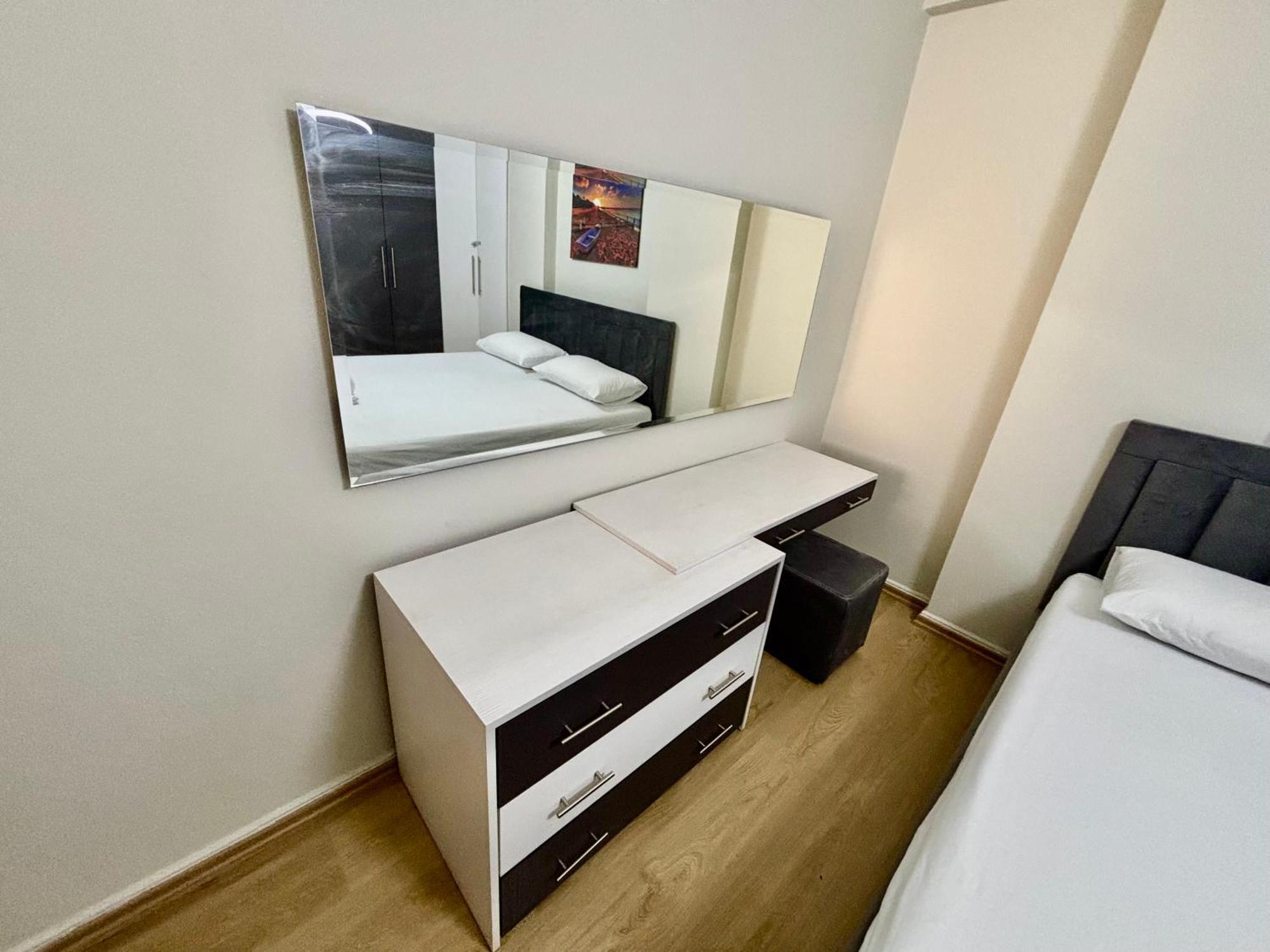 Edi'S Apartament Тирана Экстерьер фото